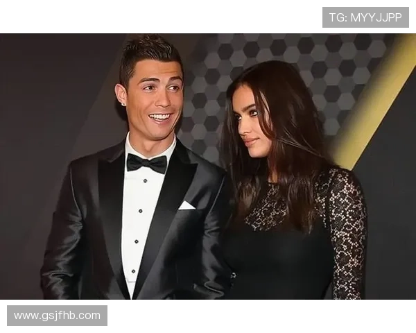 足球明星贝隆亲笔签名珍藏品揭晓引发球迷热议